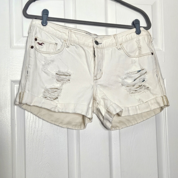 Hollister Pants - Hollister juniors white cream distressed button closure shorts size 9 (29)‎